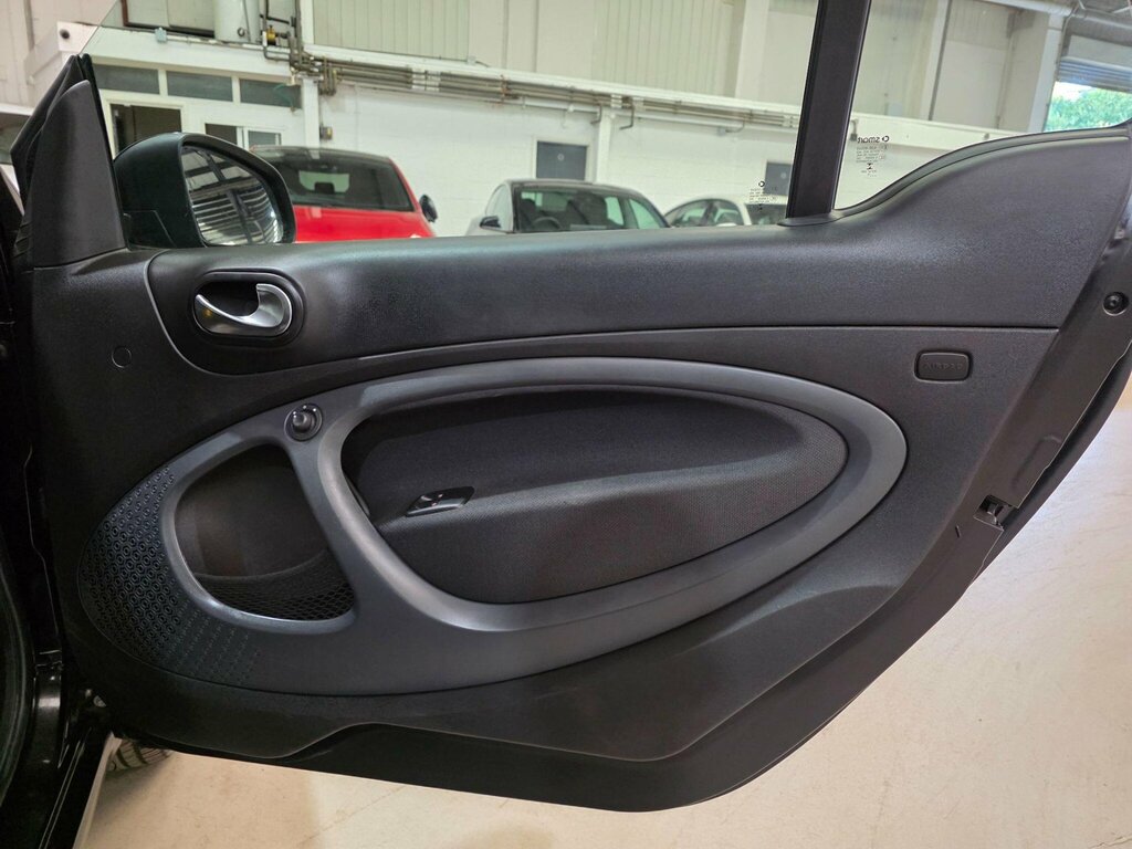 Smart Fortwo Cabrio 60Kw Eq Pulse Premium 17Kwh 22Kwch Black #10
