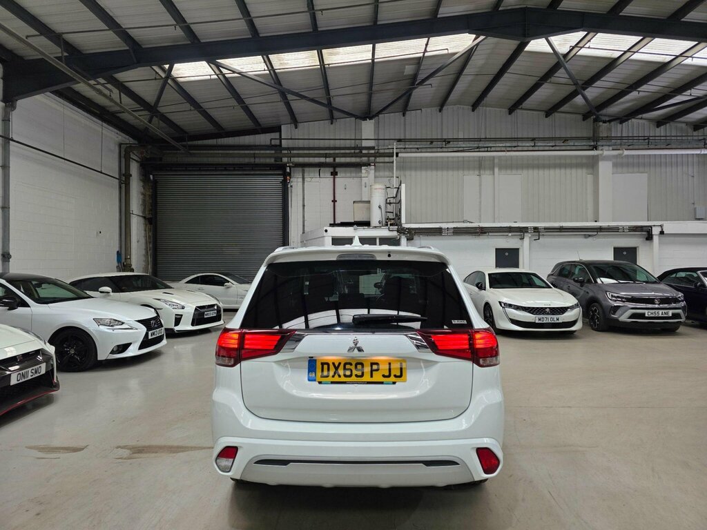 Mitsubishi Outlander 2.4H Twinmotor 13.8Kwh Design Cvt 4Wd Euro 6 Ss White #3