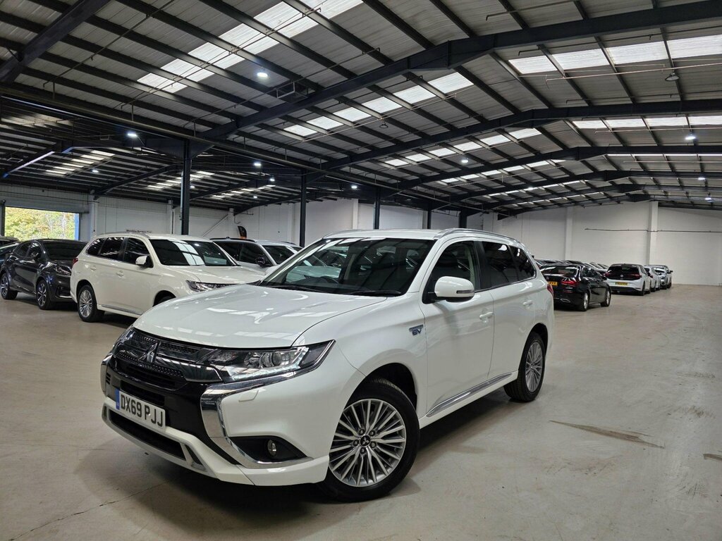 Mitsubishi Outlander 2.4H Twinmotor 13.8Kwh Design Cvt 4Wd Euro 6 Ss White