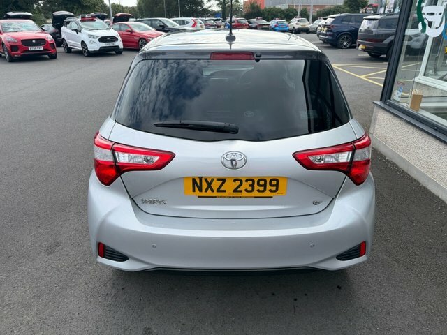 Toyota Yaris Yaris Icon Vvt-i Black #6