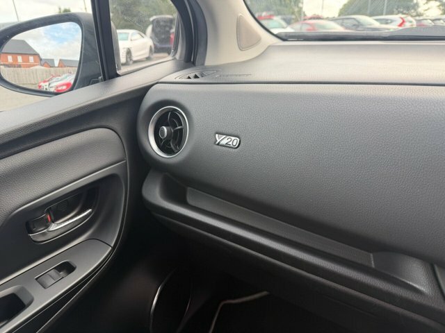 Toyota Yaris Yaris Icon Vvt-i Black #12