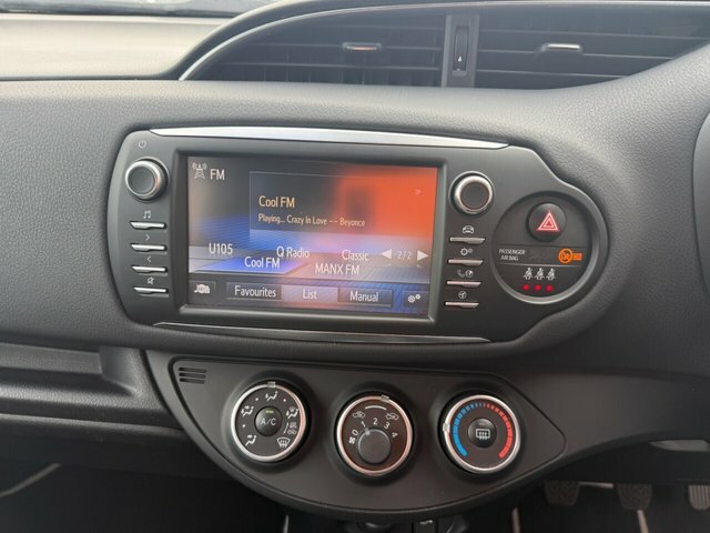 Toyota Yaris Yaris Icon Vvt-i Black #11