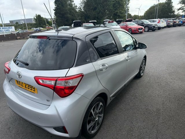 Toyota Yaris Yaris Icon Vvt-i Black #7