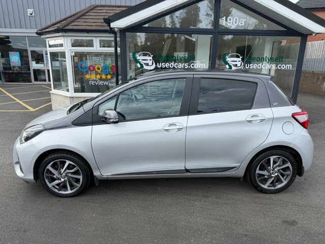 Toyota Yaris Yaris Icon Vvt-i Black #4