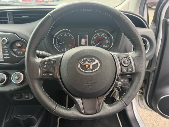 Toyota Yaris Yaris Icon Vvt-i Black #13
