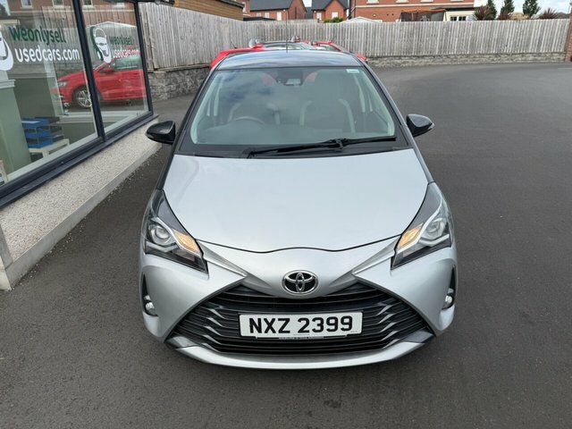 Toyota Yaris Yaris Icon Vvt-i Black #2