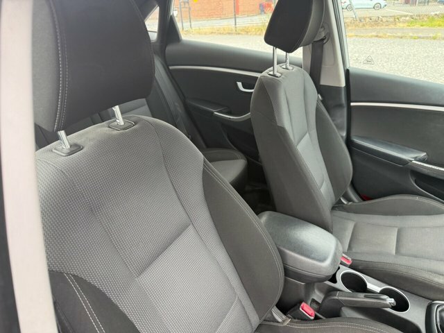 Hyundai I30 1.6 Crdi Blue Drive Se Dct Euro 6 Ss Black #11