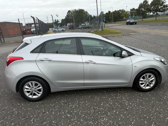 Hyundai I30 1.6 Crdi Blue Drive Se Dct Euro 6 Ss Black #8