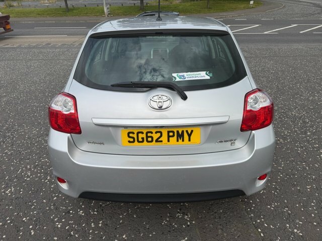 Toyota Auris 1.6 V-matic Colour Collection Hatchback Silver #6