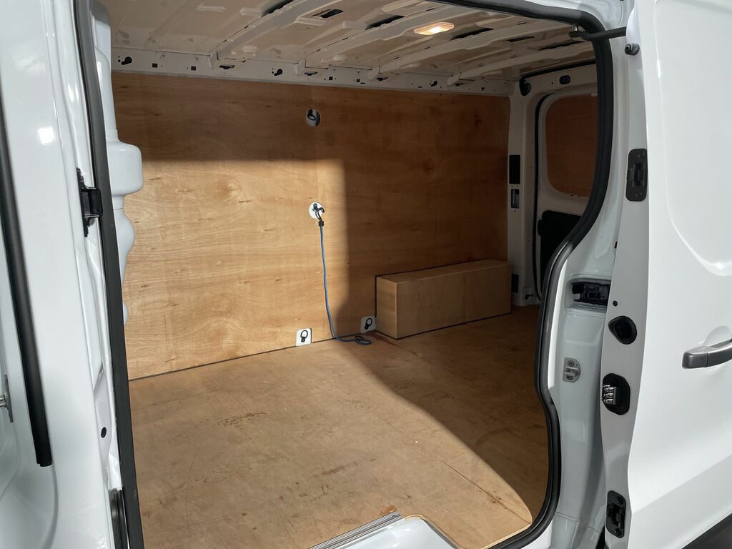 Nissan Primastar Acenta Dci White #4