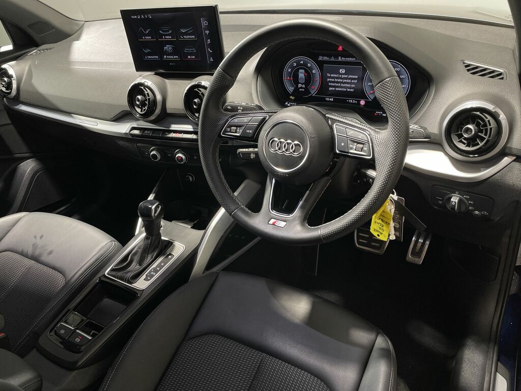 Audi Q2 Audi Q2 Sport 35 Tfsi 150 Ps S Tronic Grey #39