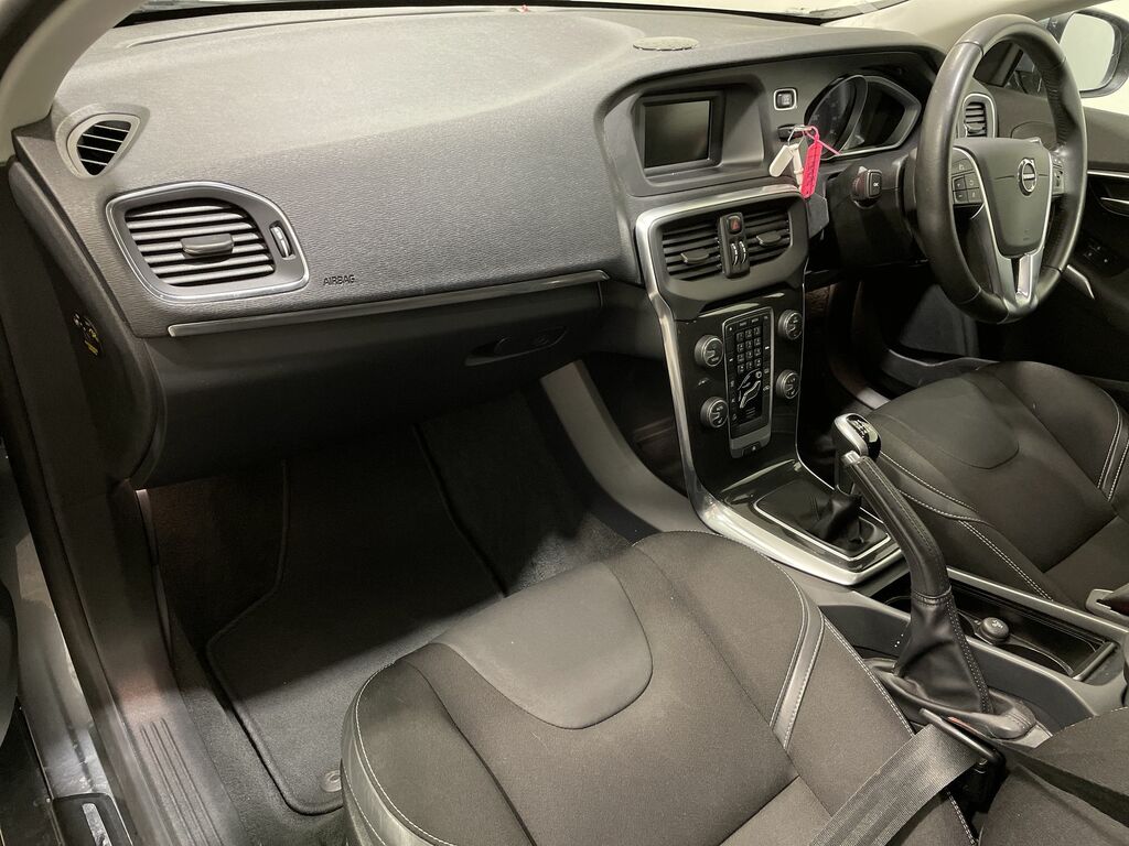 Volvo V40 Momentum T2 Grey #3