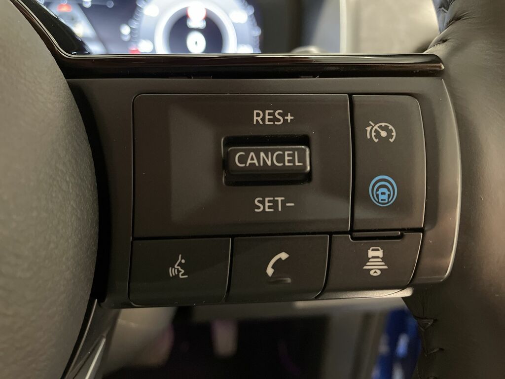 Nissan Qashqai 1.3 Dig-t Mh 158 N-connecta Xtronic Black #46