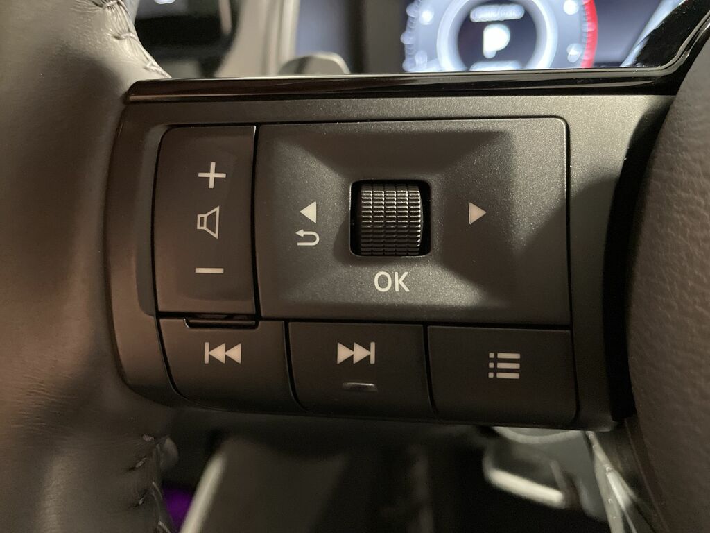 Nissan Qashqai 1.3 Dig-t Mh 158 N-connecta Xtronic Black #45