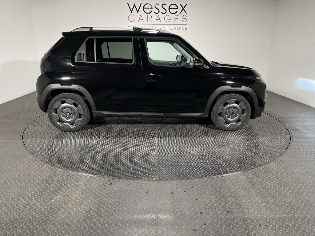Hyundai Inster 85Kw Cross 49Kwh CJ75HDE Black #3