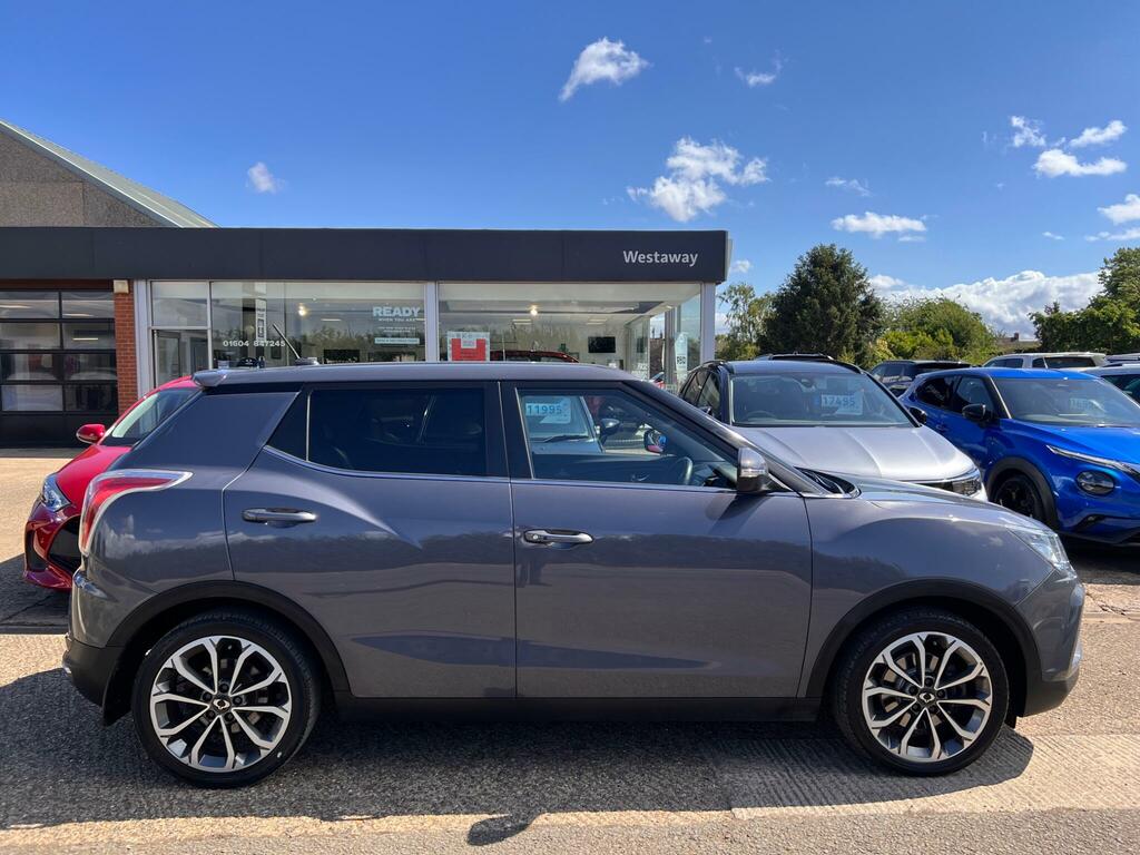 SsangYong Tivoli 1.6 Ultimate Grey #2