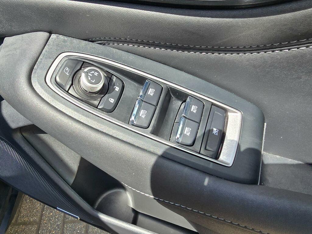 Subaru Outback Touring Estate Black #27