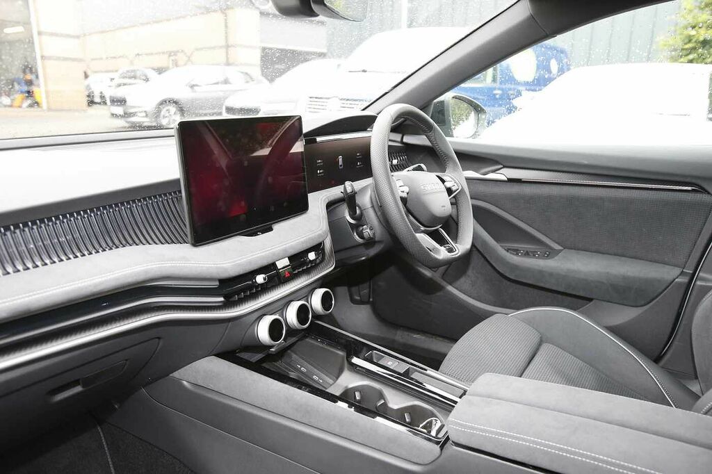 Skoda Superb 1.5 Tsi Iv Sportline Dsg Plug-in Hybrid Tow Ba Silver #2