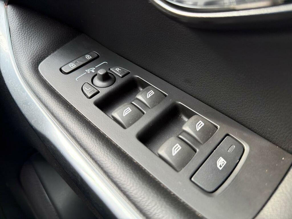 Volvo V40 Volvo V40 2.0 D3 150 Momentum Nav Plus Geartro Blue #13