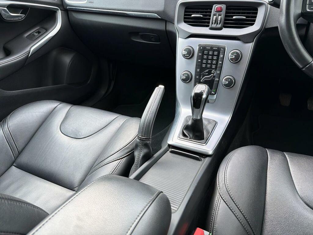 Volvo V40 Volvo V40 2.0 D3 150 Momentum Nav Plus Geartro Blue #11