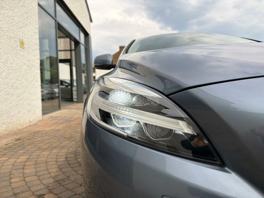 Volvo V40 Volvo V40 2.0 D3 150 Momentum Nav Plus Geartro Blue #25