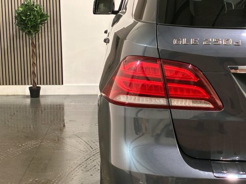 Mercedes-Benz GLE Class 3.0 Gle350d V6 Amg Line Premium Plus G-tronic 4M White #49