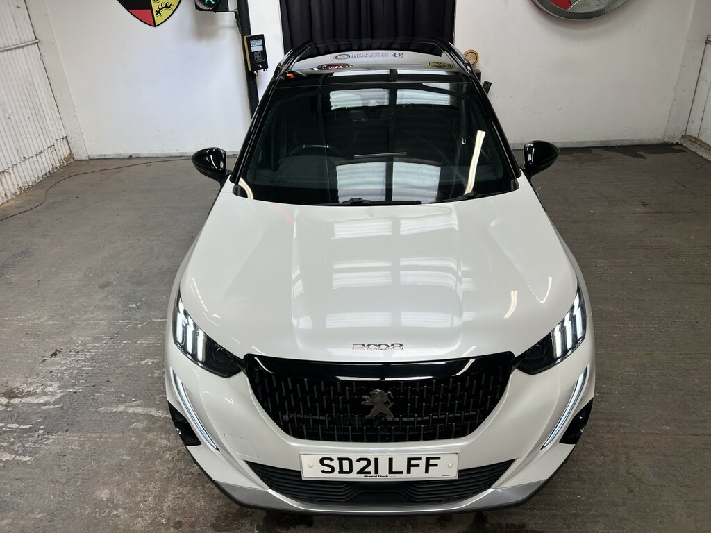 Peugeot 2008 1.2 Puretech Gt Premium White #4