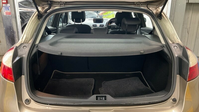 Renault Megane 1.6 I-music Vvt 100 Black #9