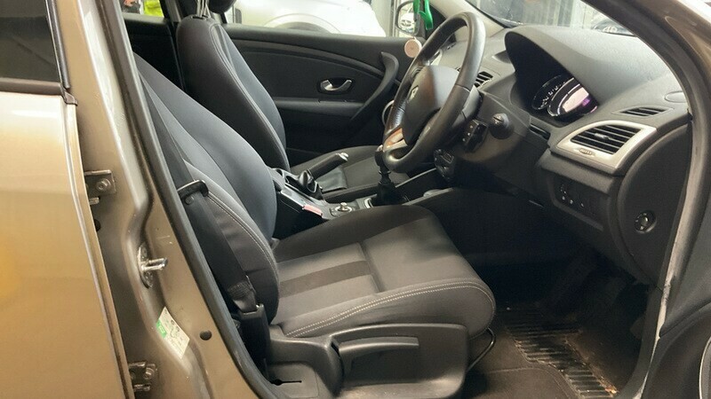Renault Megane 1.6 I-music Vvt 100 Black #11