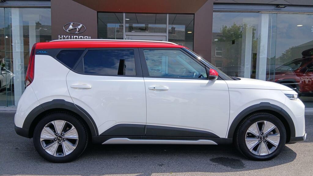 Kia Soul 64Kwh First Edition White #3