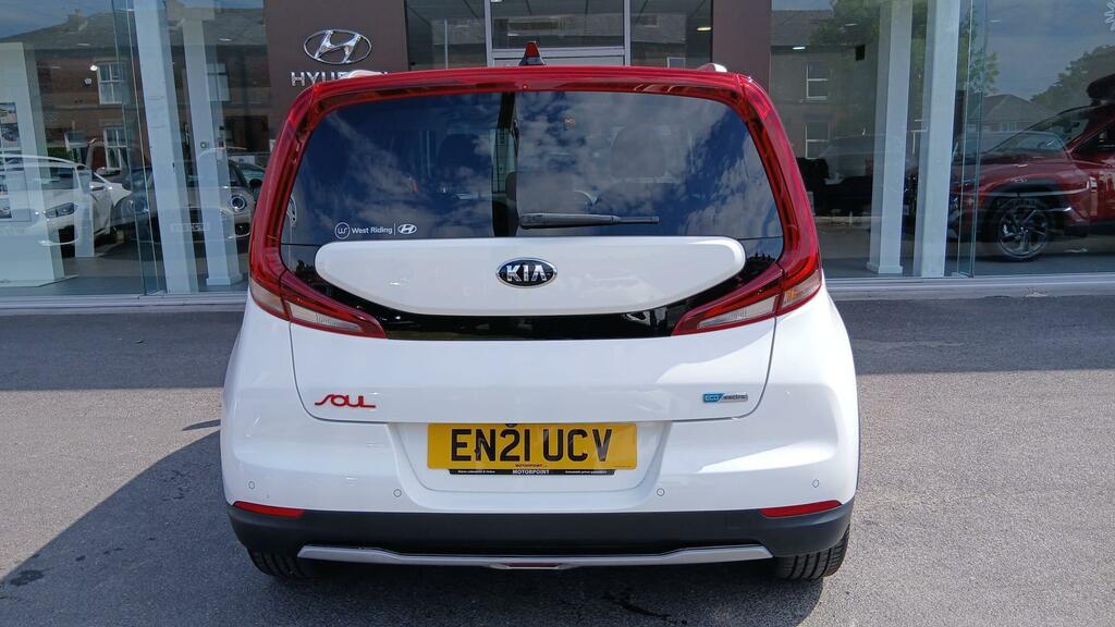 Kia Soul 64Kwh First Edition White #5