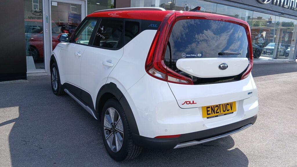 Kia Soul 64Kwh First Edition White #2