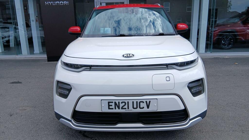 Kia Soul 64Kwh First Edition White #4