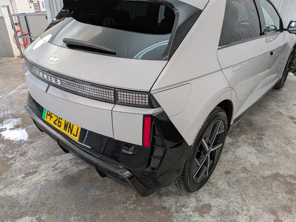 Hyundai Ioniq 5 Ultimate White #7