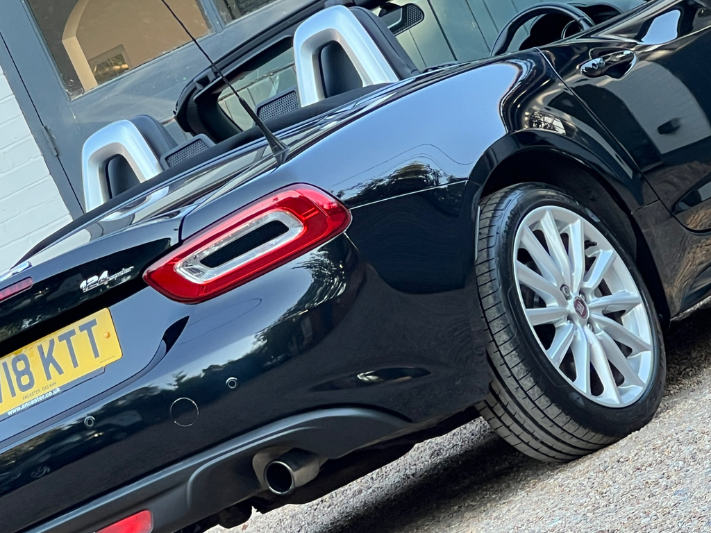 Fiat 124 Spider 1.4 Multiair Lusso Convertible Euro 6 LV18KTT Black #4