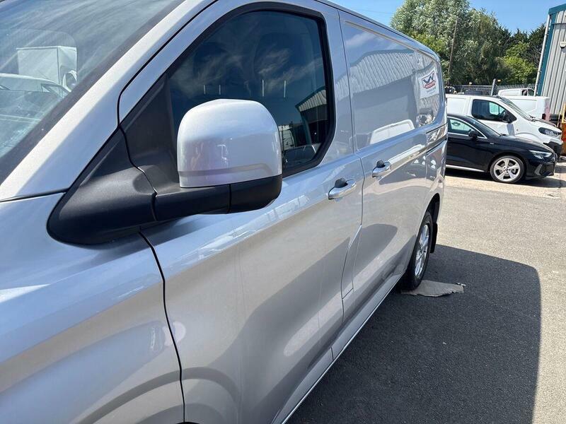 Ford Transit Custom 320 Swb Limited 65Kwh 100Kw 136Ps Silver #24