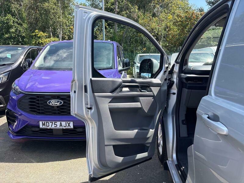 Ford Transit Custom 320 Swb Limited 65Kwh 100Kw 136Ps Silver #22