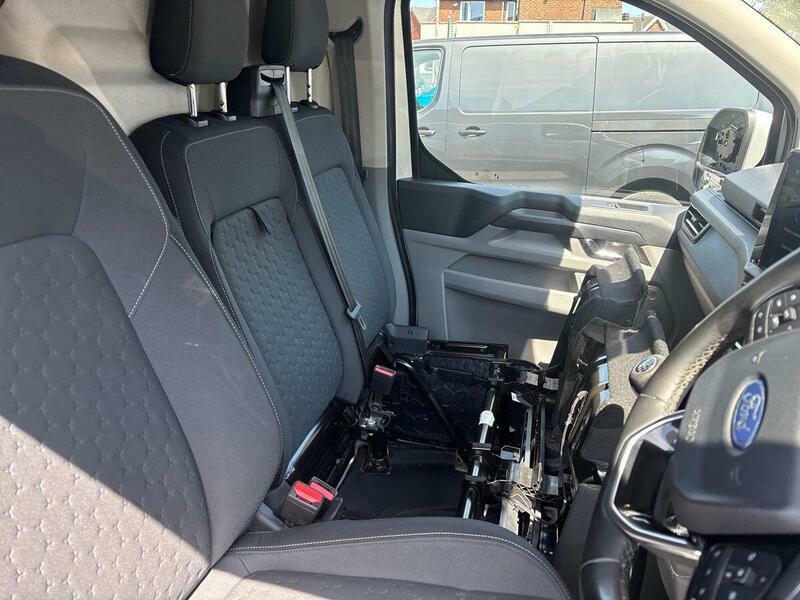 Ford Transit Custom 320 Swb Limited 65Kwh 100Kw 136Ps Silver #48