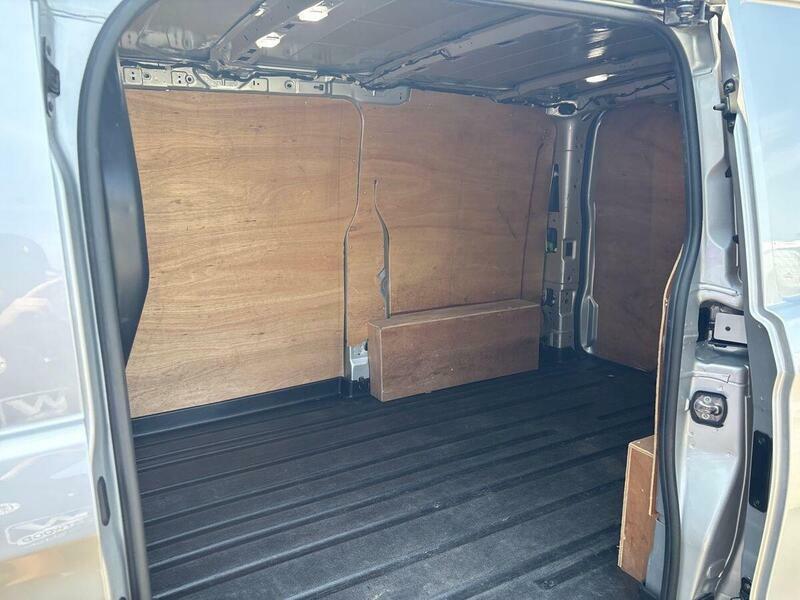 Ford Transit Custom 320 Swb Limited 65Kwh 100Kw 136Ps Silver #19
