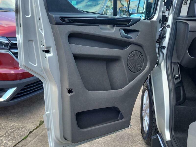 Ford Transit Custom Custom 300 L2 Fwd 2.0 Ecoblue 130Ps Low Roof Limit Black #104