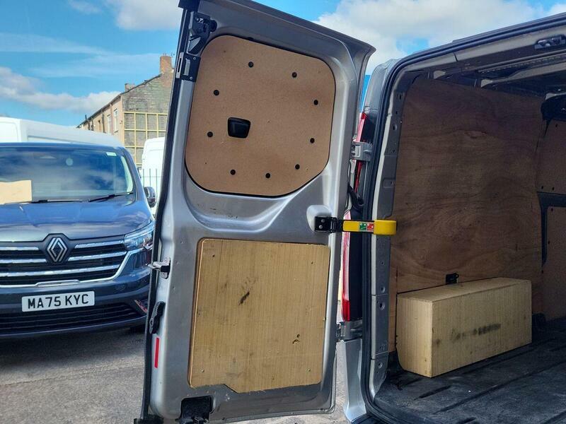 Ford Transit Custom Custom 300 L2 Fwd 2.0 Ecoblue 130Ps Low Roof Limit Black #84