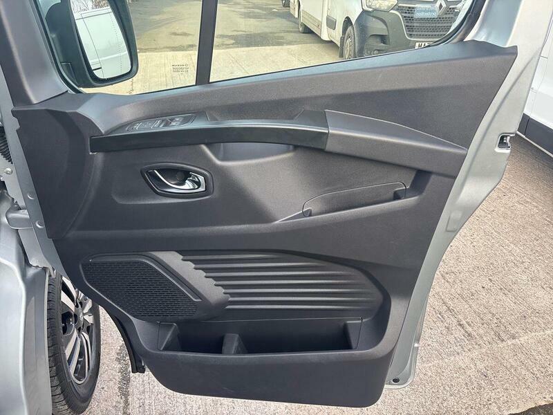Renault Trafic Ll30 Blue Dci 170 Extra Sportsafety Crew Van Edc Black #29