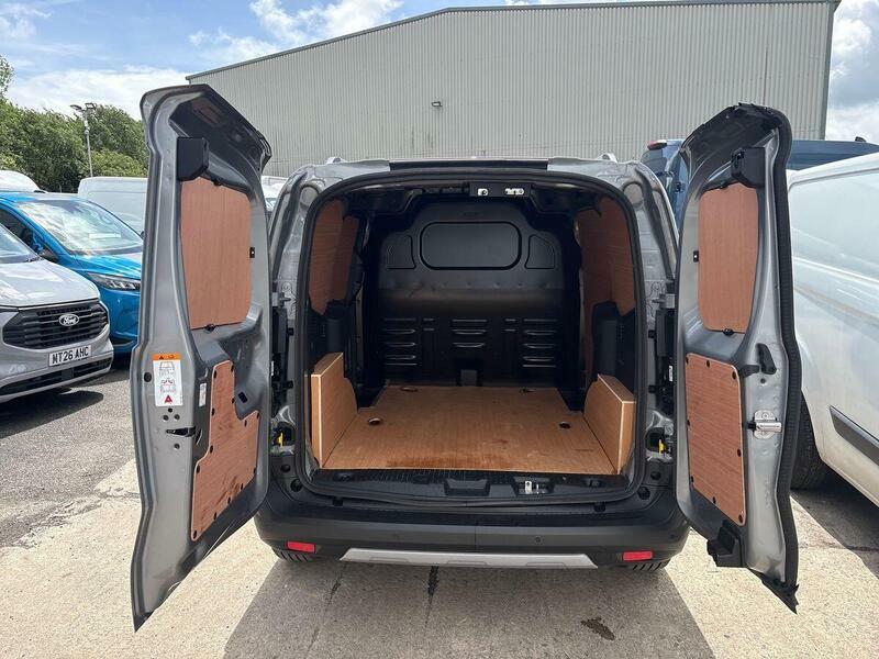 Ford Transit Courier Limited Van 43Kwh Drive 136Ps Fwd 1 Speed Blue #31