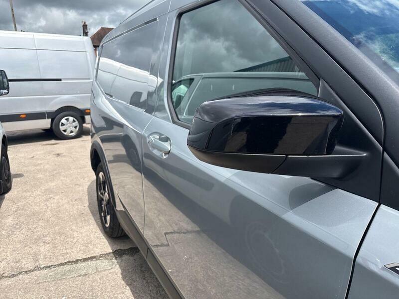 Ford Transit Courier Limited Van 43Kwh Drive 136Ps Fwd 1 Speed Blue #17