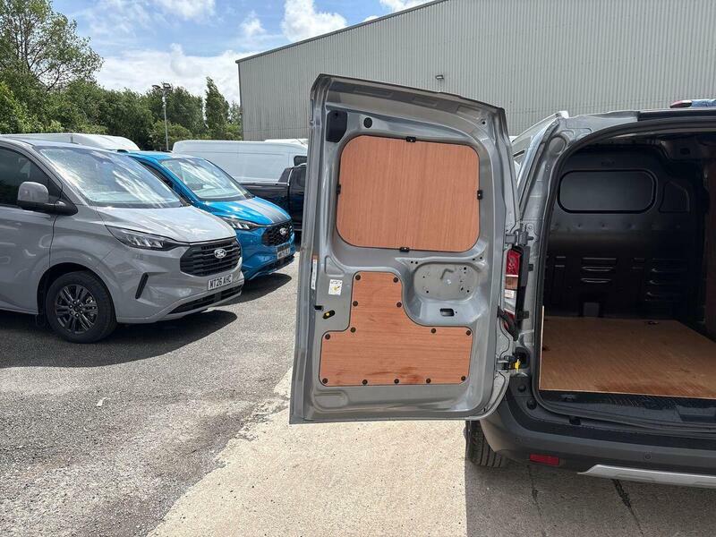Ford Transit Courier Limited Van 43Kwh Drive 136Ps Fwd 1 Speed Blue #34