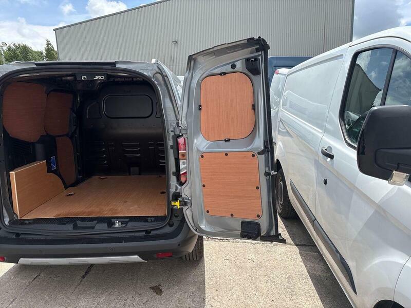 Ford Transit Courier Limited Van 43Kwh Drive 136Ps Fwd 1 Speed Blue #35