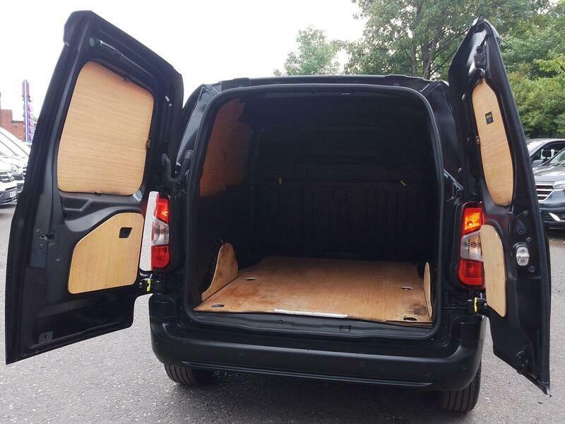 Citroen Berlingo 1.5 Bluehdi 130 Plus XL Eat8 7 Seatwav Blue #37