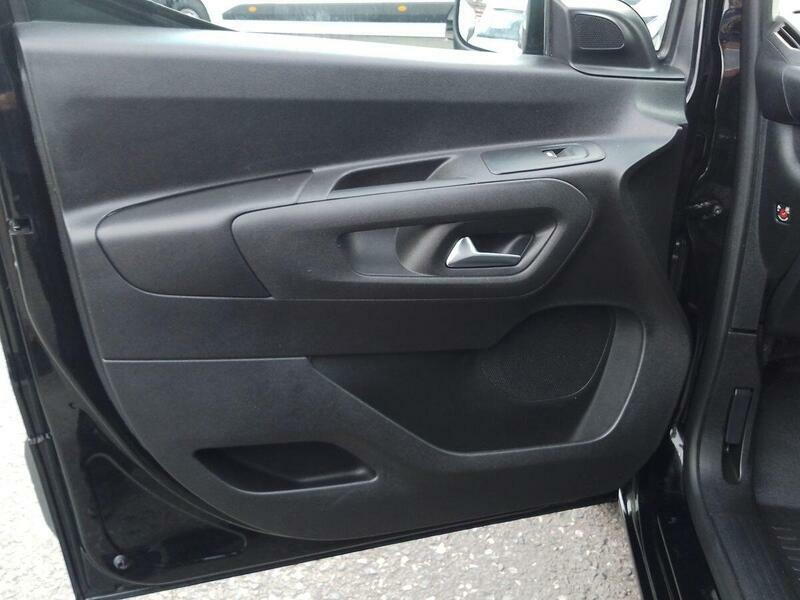 Citroen Berlingo 1.5 Bluehdi 130 Plus XL Eat8 7 Seatwav Blue #32