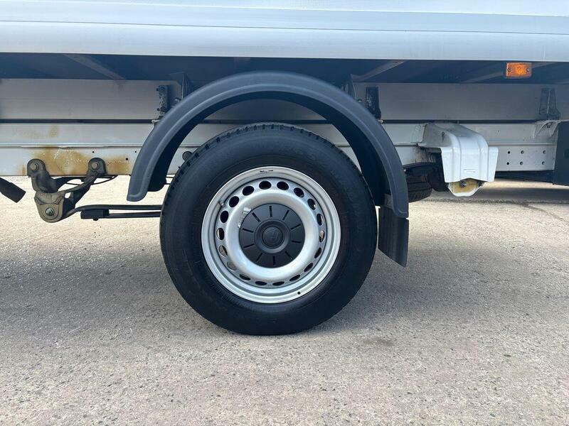 Volkswagen Crafter Volkswagen Crafter Cr35 Mwb Fwd 2.0 Tdi 140 Silver #88