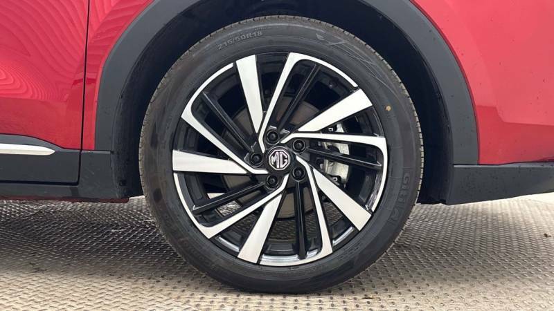 MG ZS 1.5 Hybrid Trophy Red #4